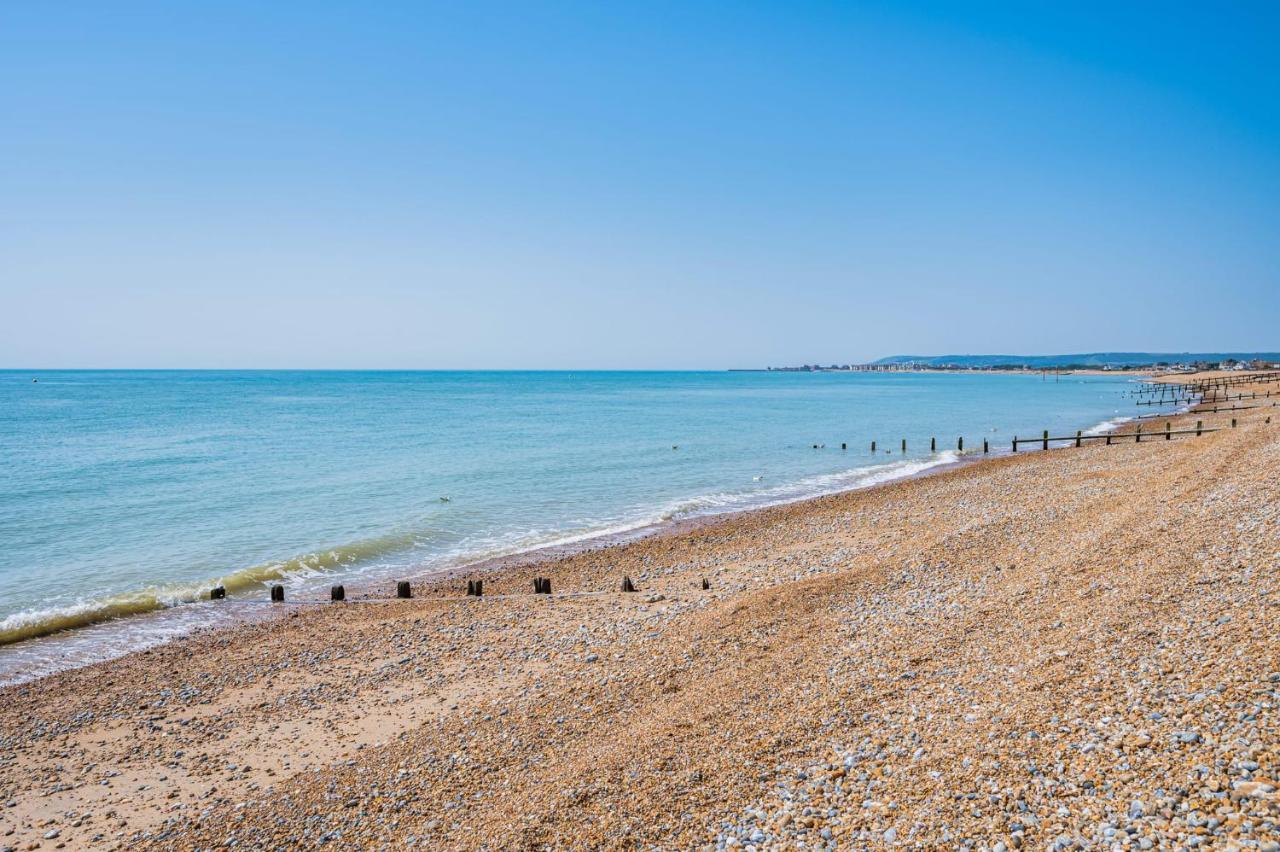 Pebble Paradise Beachfront Family Getaway Pevensey Exterior foto